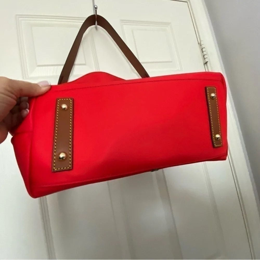 ⚡️ BNWT Dooney & Bourke Wayfarer Sac in Red With Leather Trim⚡️
